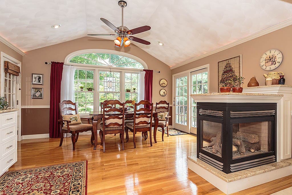 25 Washington Avenue Burlington dinning room