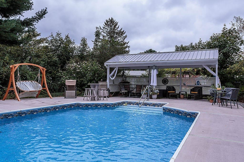 25 Washington Ave Burlington pool